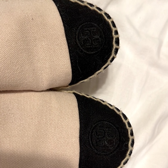 Tory Burch
COLOR BLOCK FLAT ESPADRILLE size 7 - Picture 5 of 5